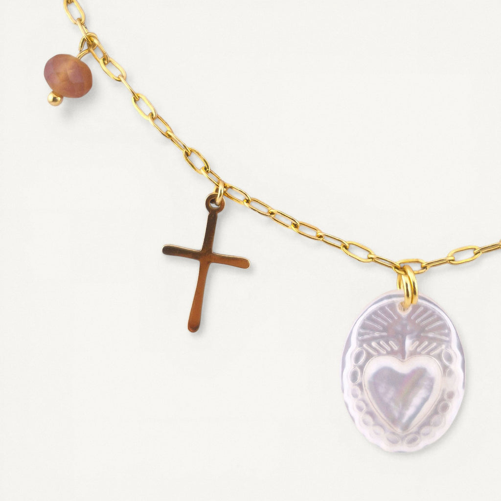 Colar gargantilha em aço inoxidável dourado com medalha em madre pérola Sagrado Coração de Maria, cruz e medalha N. S. das Graças. Coleção Religiosos | Joias de Fé