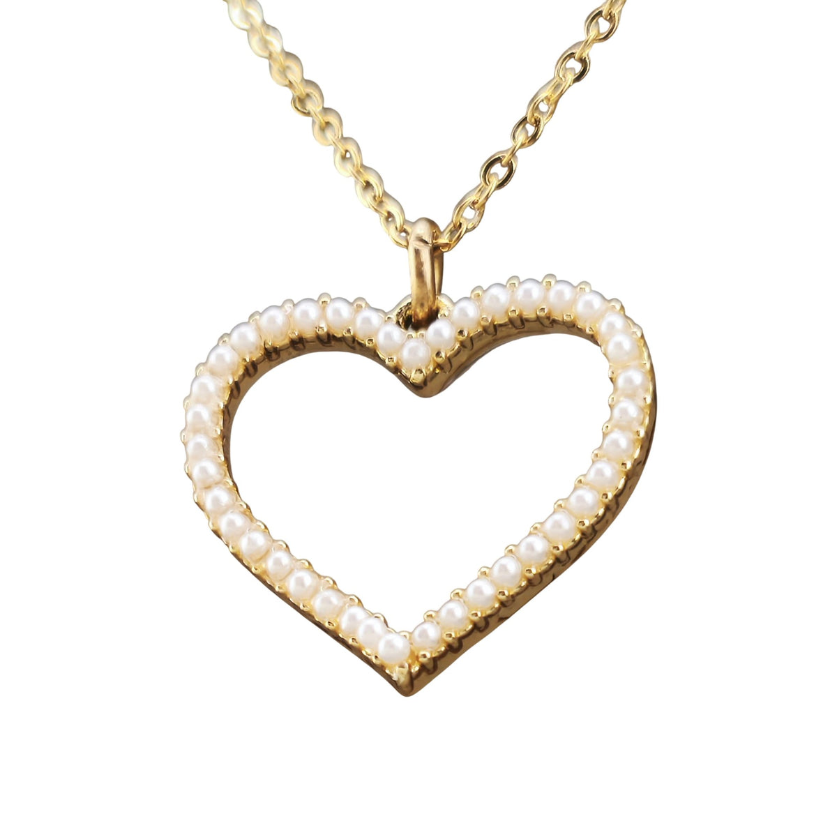 Fio Coração Eterno dourado, pormenor do pendente, sobre fundo branco.