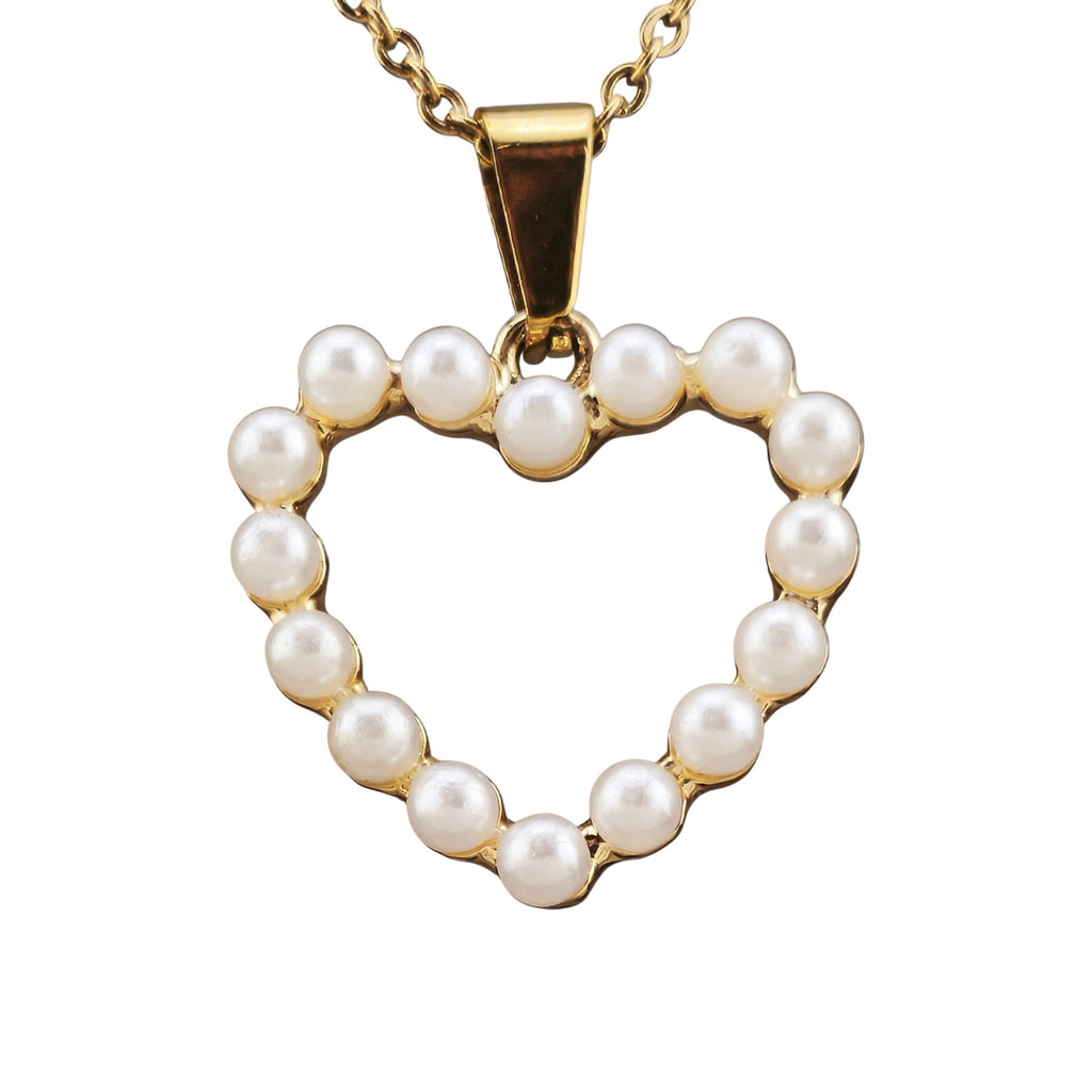 Fio Amor Sereno dourado, pormenor do pendente, sobre fundo branco.