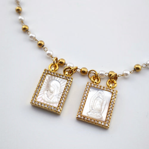 Colar Escapulário em Aço Inoxidável com Pérolas e Zircónias | Joia de Fé