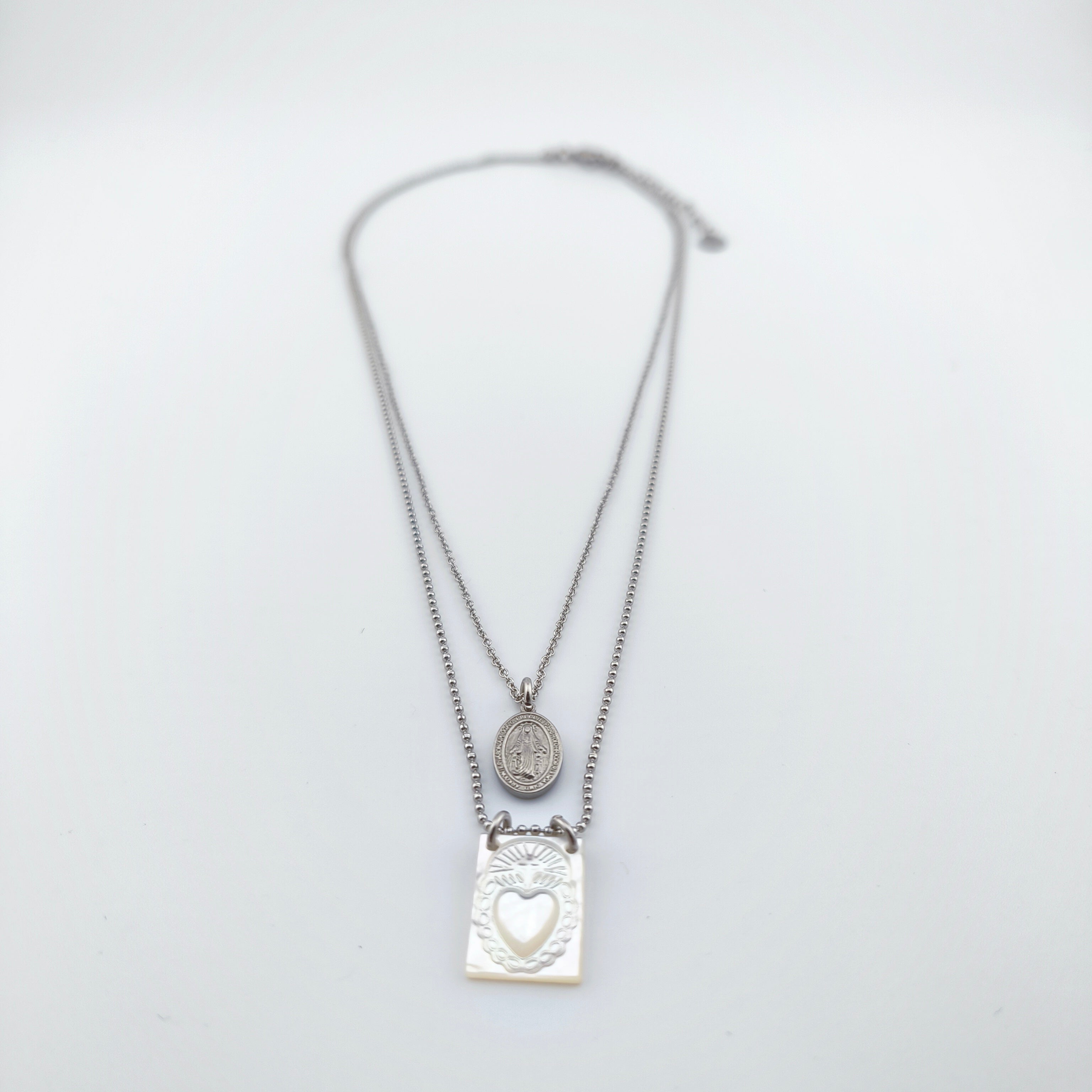 Colar Dupla Camada Aço Inoxidável com Medalha N. Senhora e Sagrado Coração | Joia de Fé