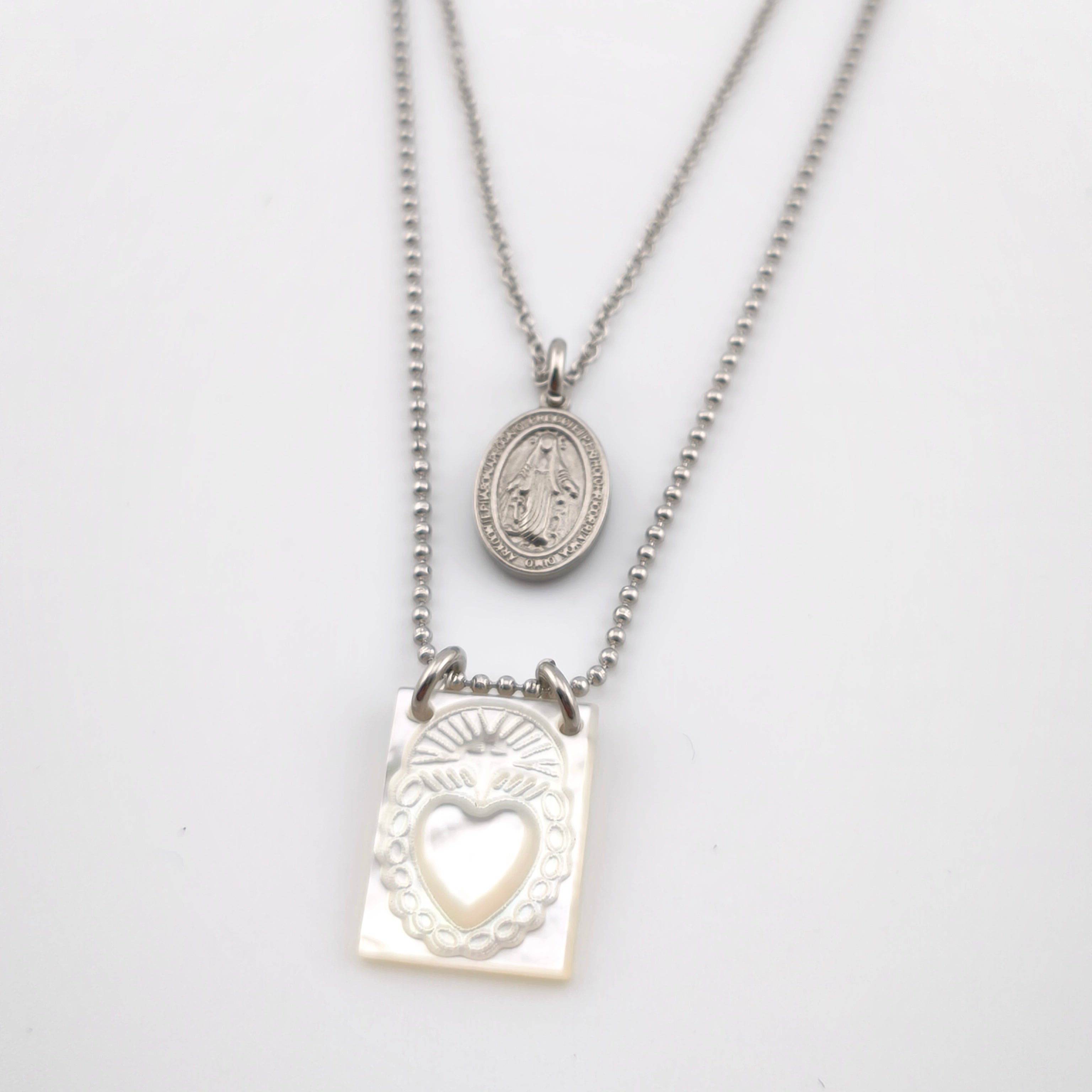 Colar Dupla Camada Aço Inoxidável com Medalha N. Senhora e Sagrado Coração | Joia de Fé