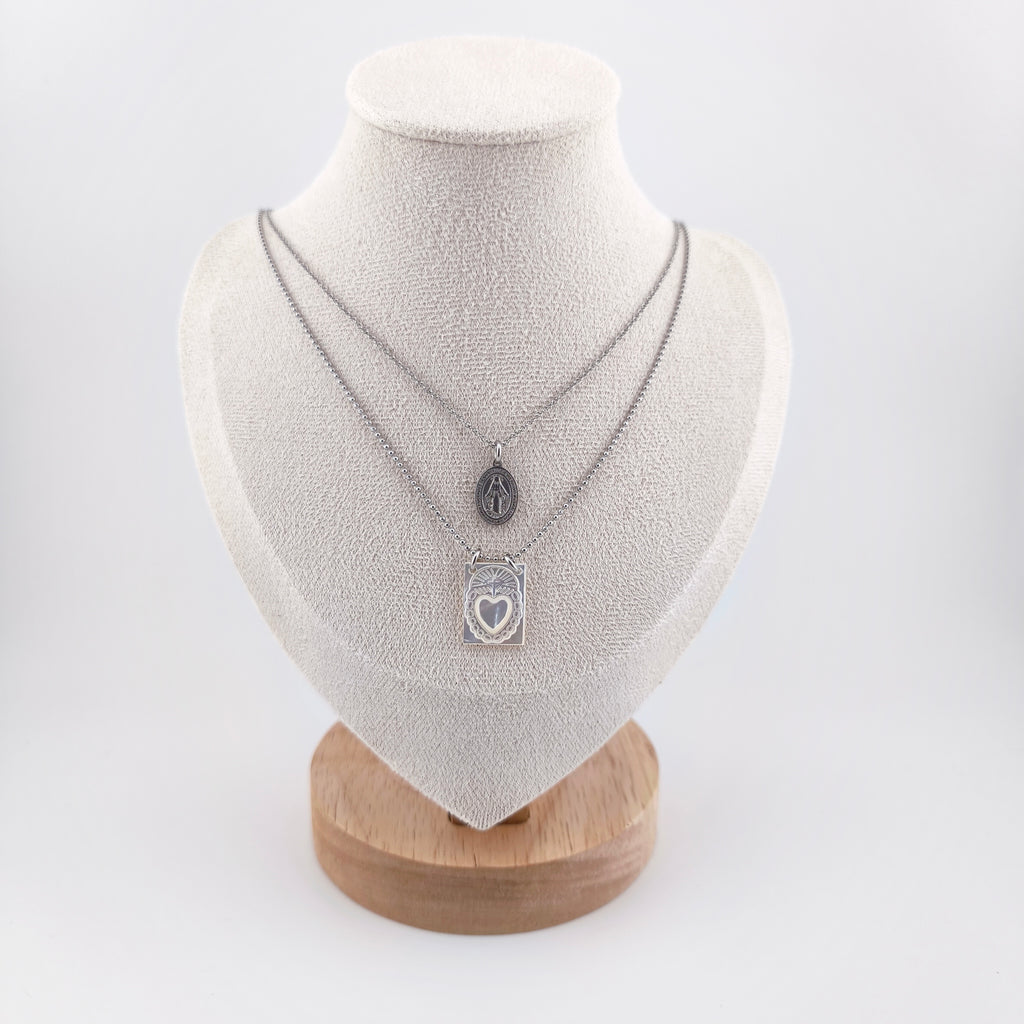 Colar Dupla Camada Aço Inoxidável com Medalha N. Senhora e Sagrado Coração | Joia de Fé