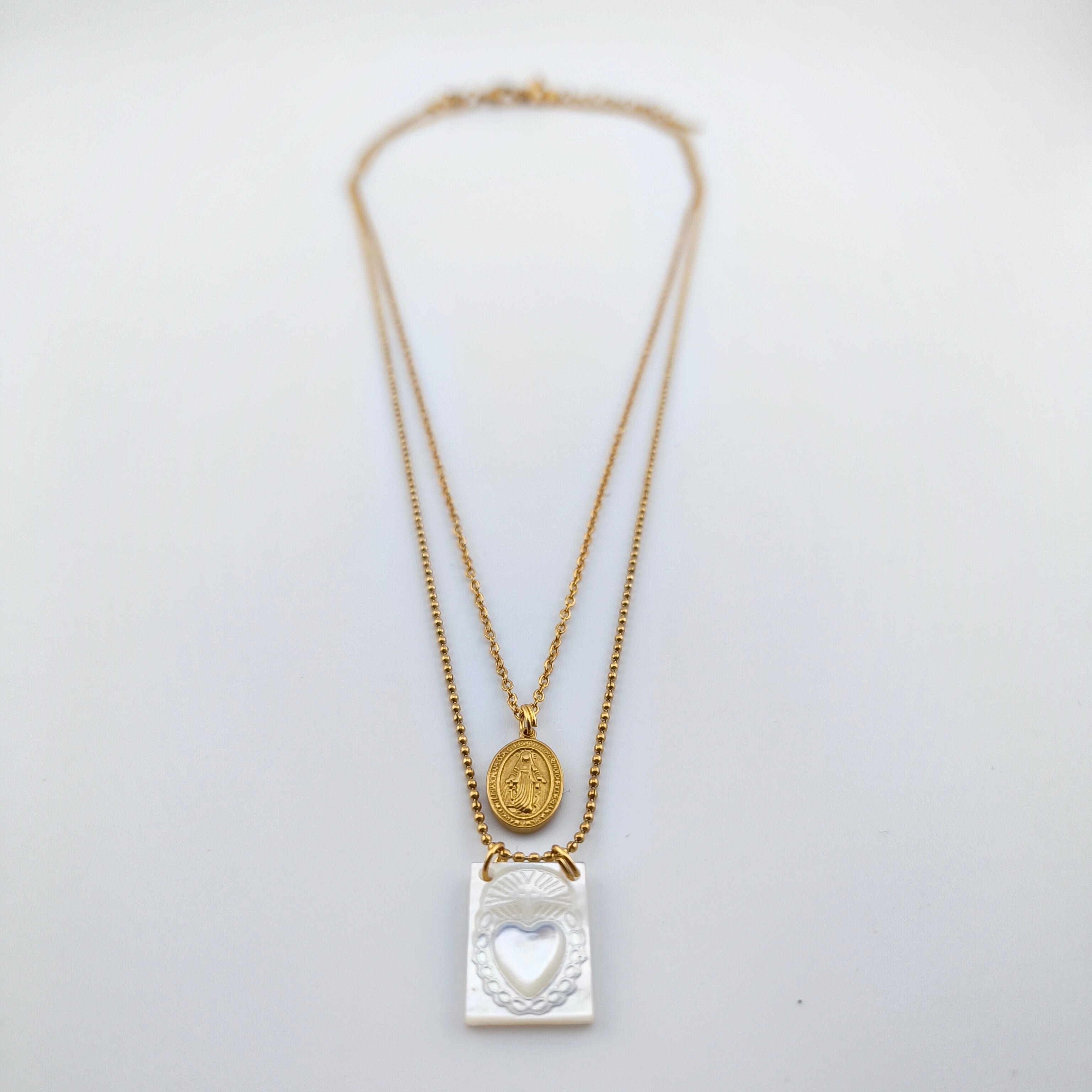 Colar Dupla Camada Aço Inoxidável com Medalha N. Senhora e Sagrado Coração | Joia de Fé