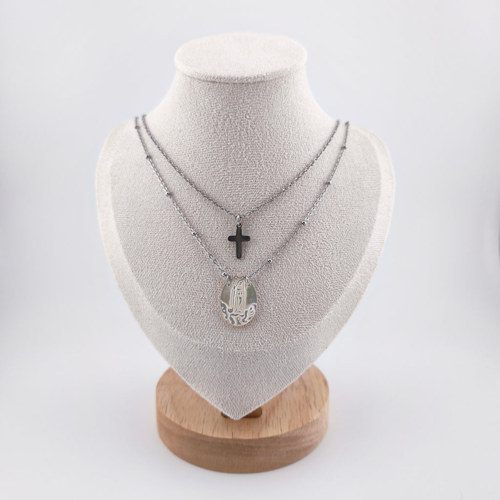 Colar Dupla Camada Aço Inoxidável com Cruz e Medalha N. Senhora das Graças | Joia de Fé