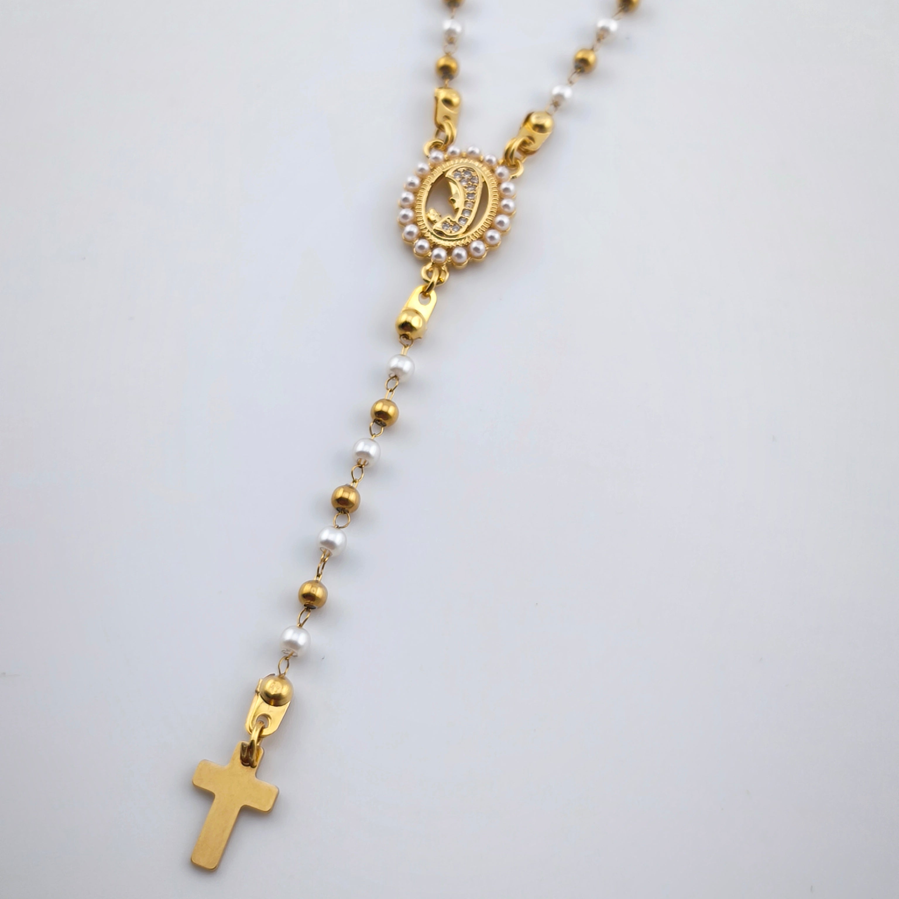 Colar Terço Nossa Senhora e Cruz - Aço Inoxidável, Pérolas e Contas | Joia de Fé