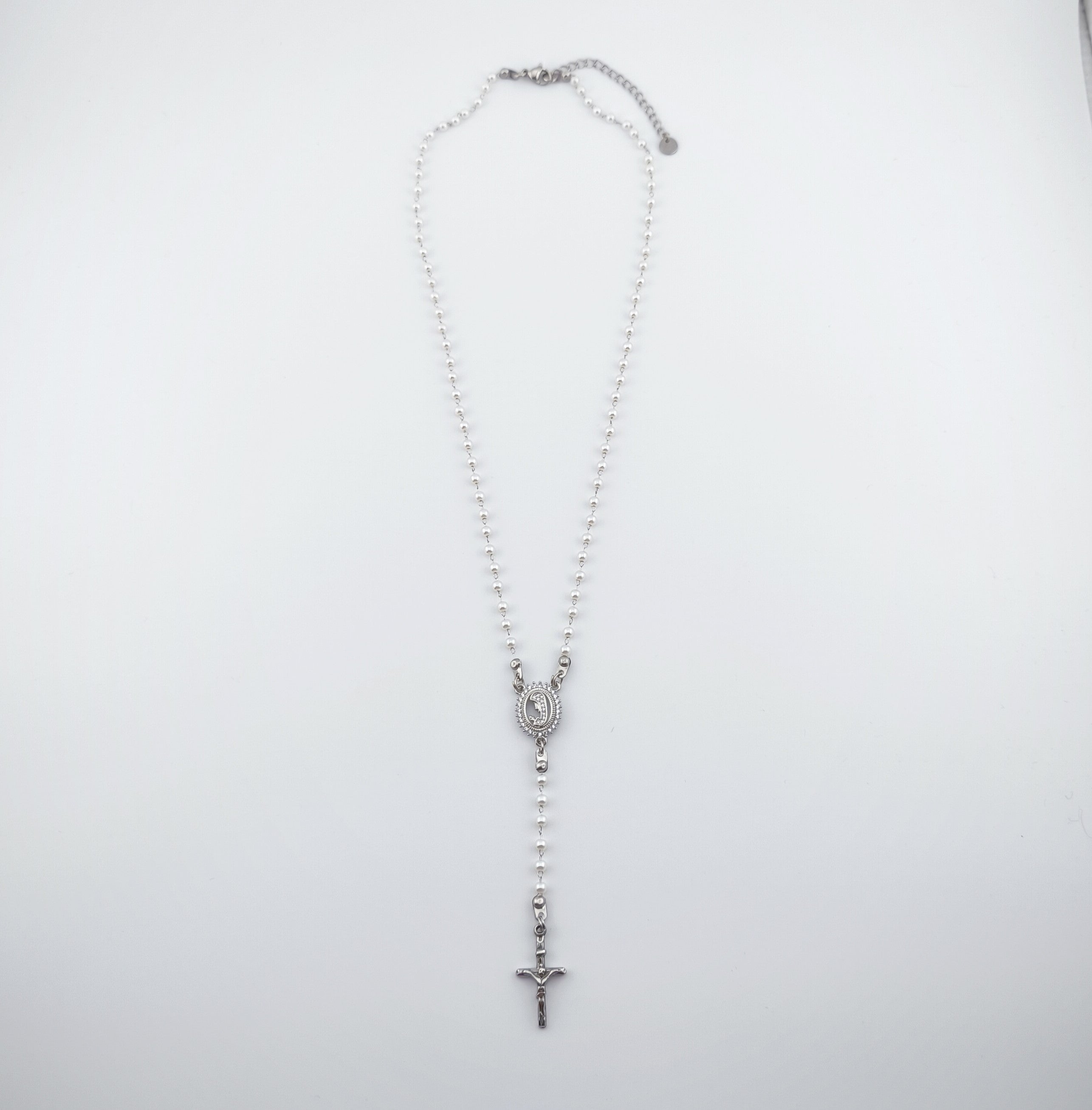 Colar Terço Nossa Senhora e Cruz - Aço Inoxidável e Pérolas | Joia de Fé