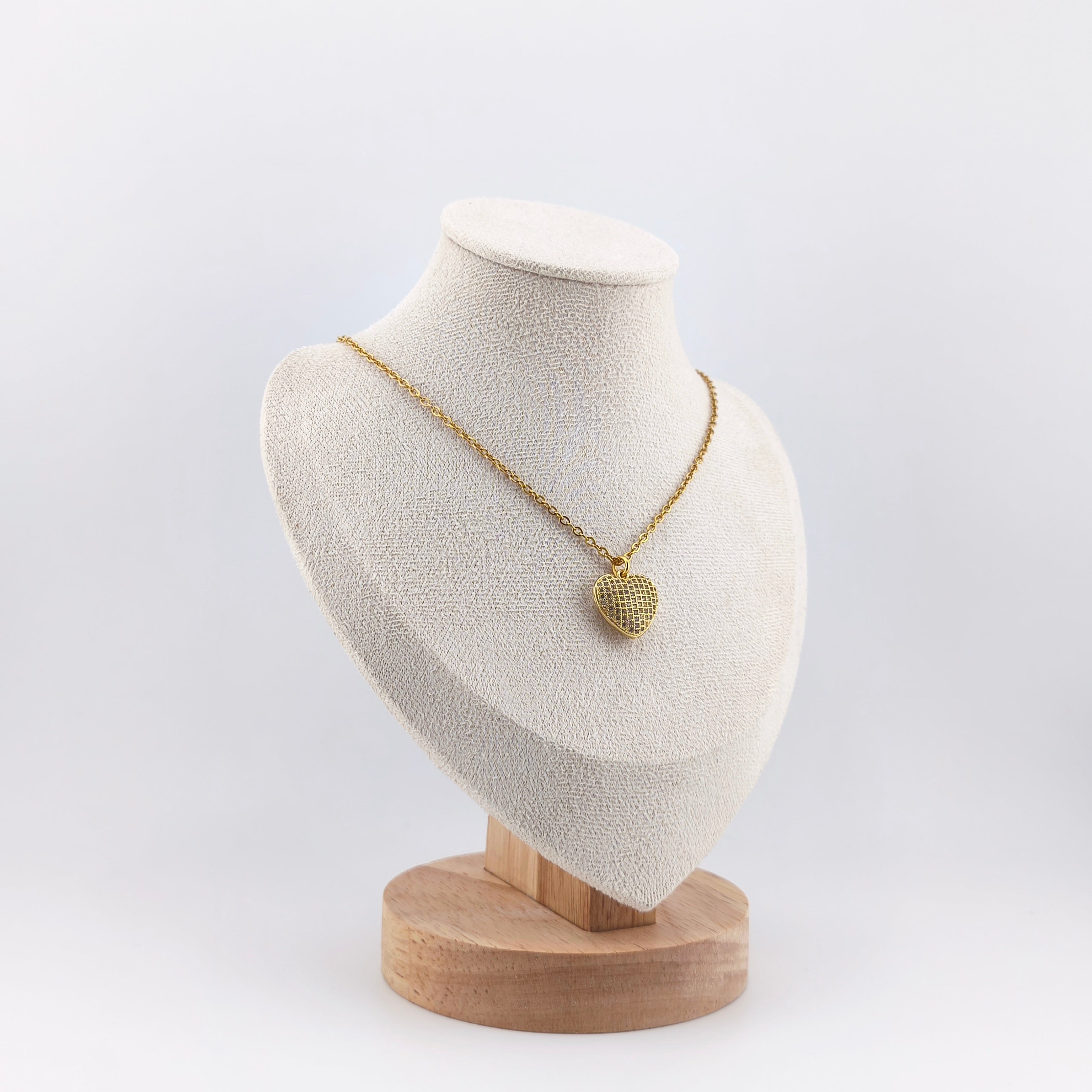 Gold wire, three-dimensional heart pendant studded with cubic zirconia and lace detail on the reverse | Hearts Collection – Amor Jewelry 