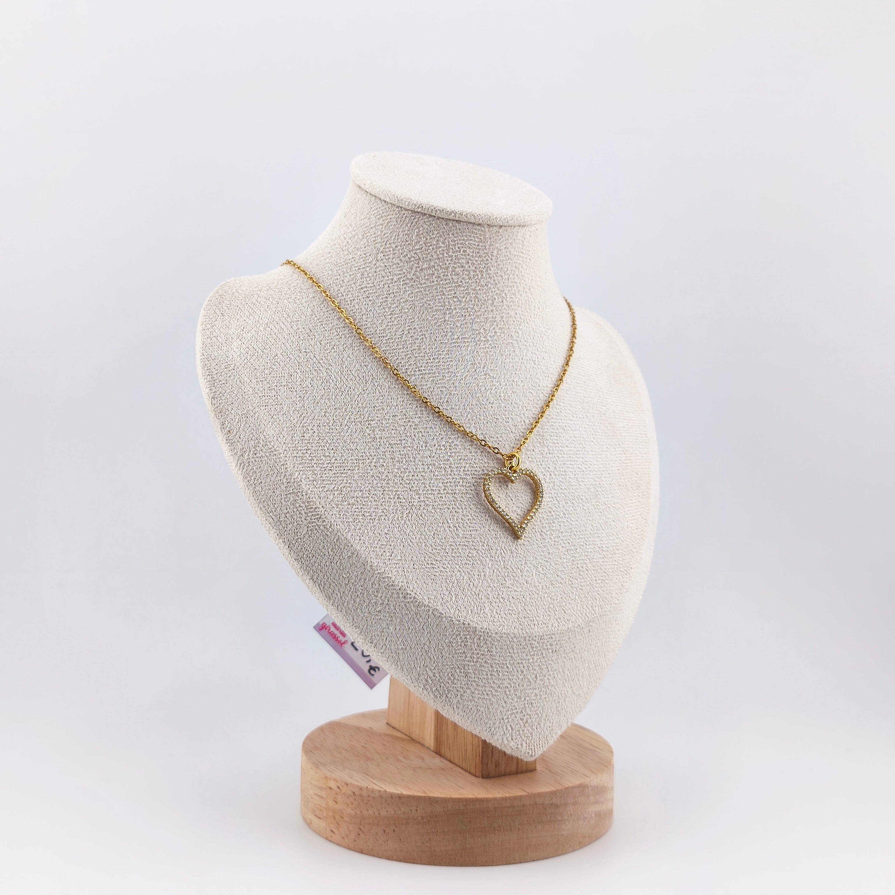 Gold-tone chain with openwork heart-shaped pendant surrounded by cubic zirconia | Hearts Collection – Amor Jewelry 