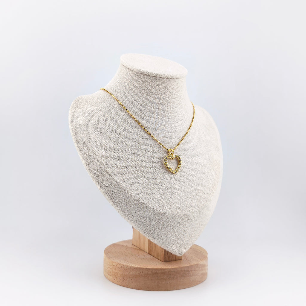 Gold-tone wire, openwork heart pendant with cubic zirconia | Hearts Collection – Amor Jewelry 