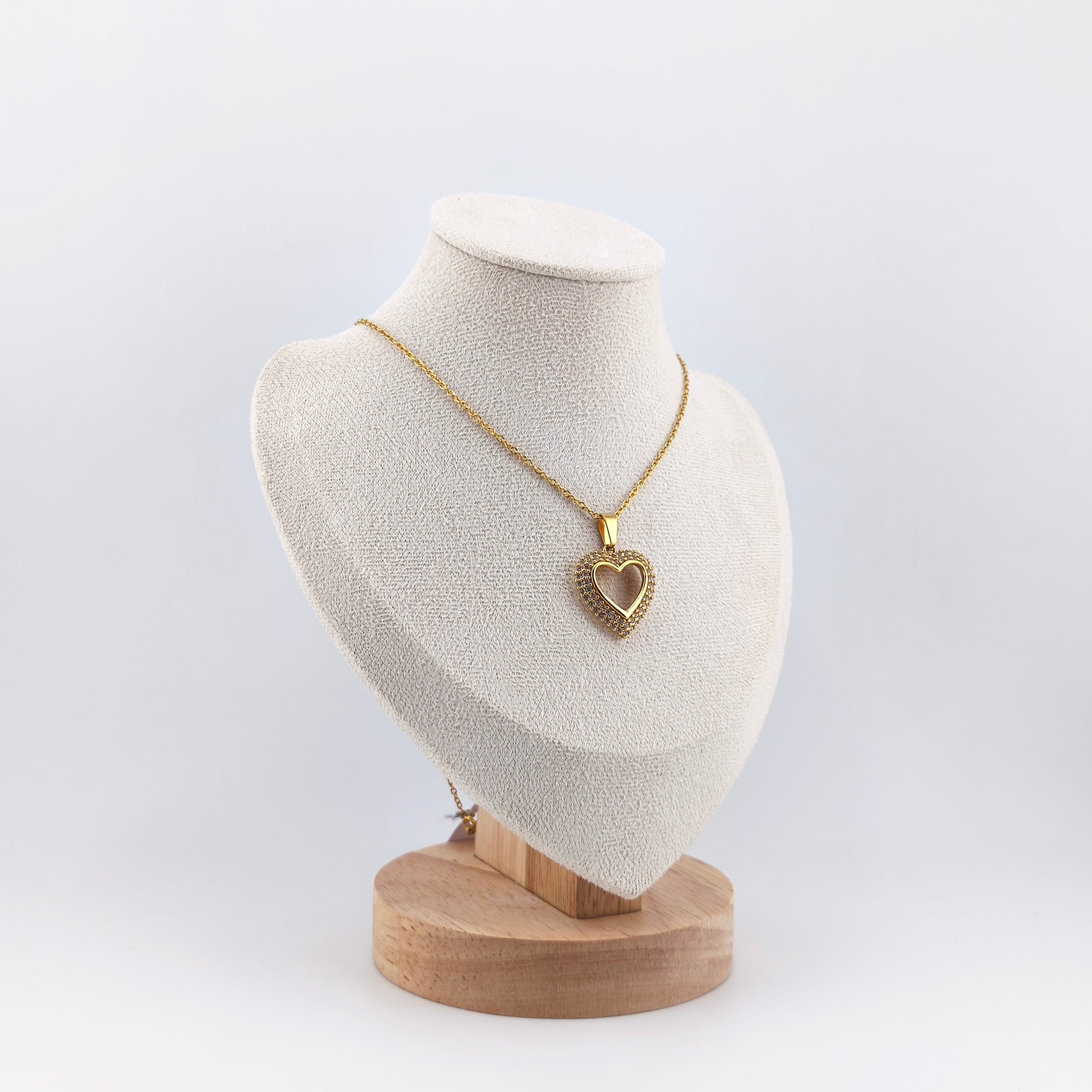 Gold-tone wire, openwork heart pendant with cubic zirconia | Hearts Collection – Amor Jewelry