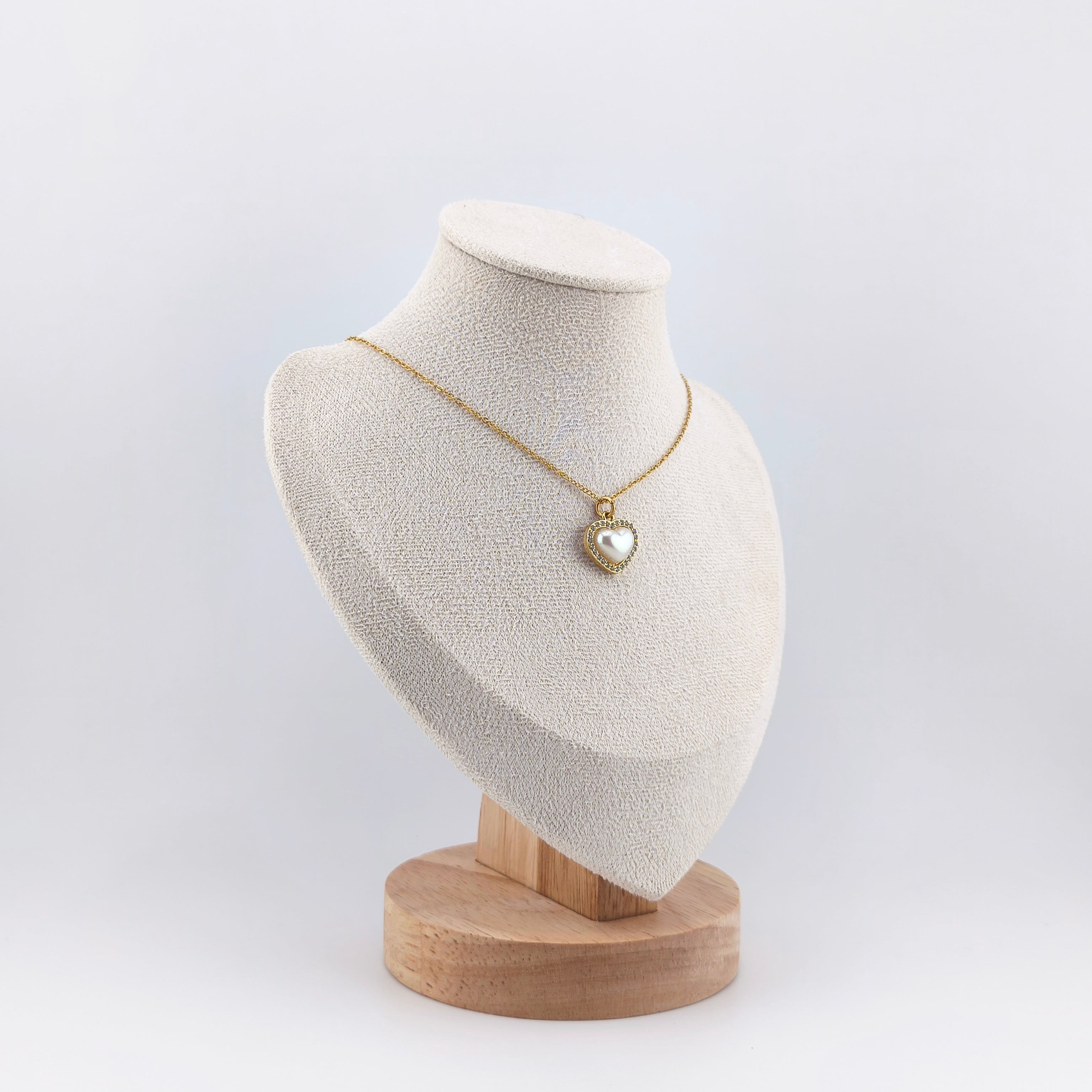 Gold wire, heart pendant with synthetic pearl and cubic zirconia | Hearts Collection – Amor Jewelry 