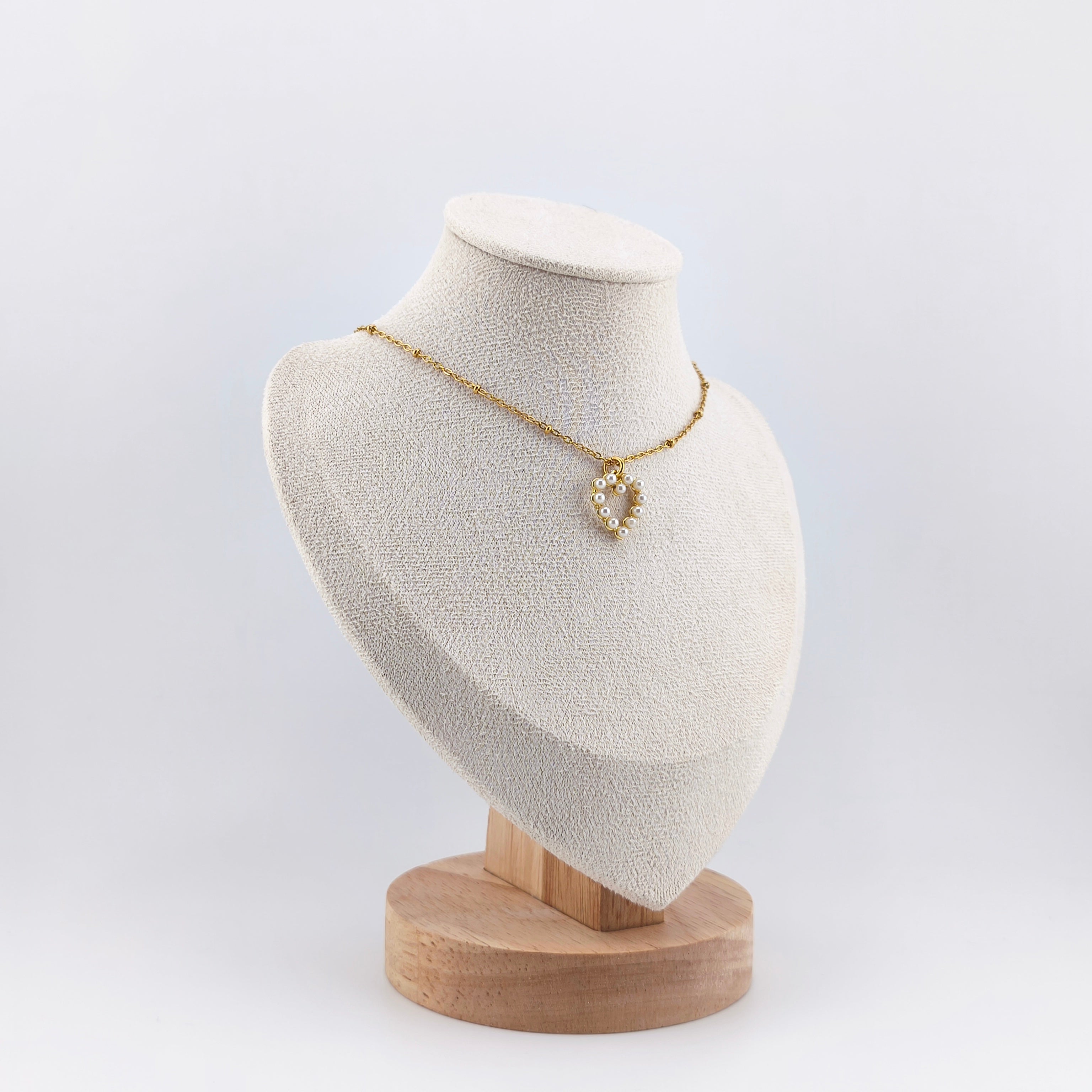 Gold-tone wire, openwork heart pendant with synthetic pearls | Hearts Collection – Amor Jewelry 