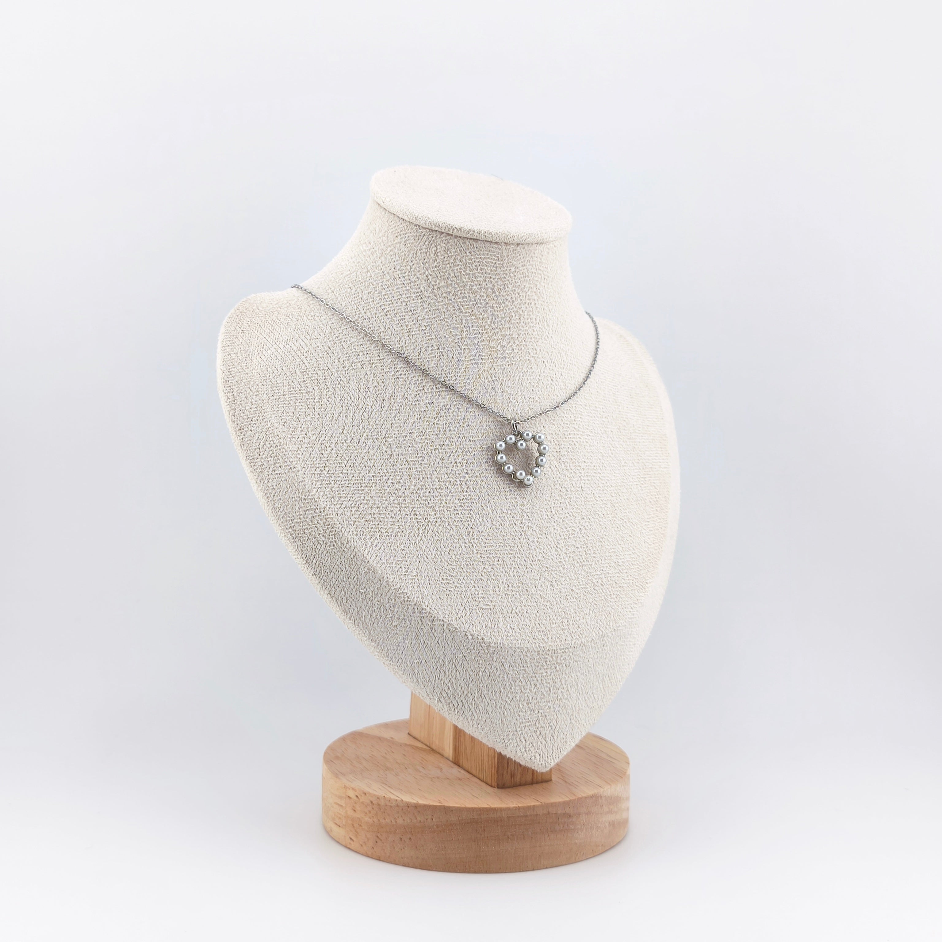 Gold-tone wire, openwork heart pendant with synthetic pearls | Hearts Collection – Amor Jewelry 