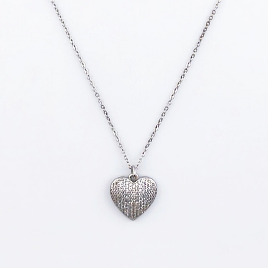 Silver-plated wire, concave heart pendant set with cubic zirconia | Hearts Collection – Amor Jewelry 