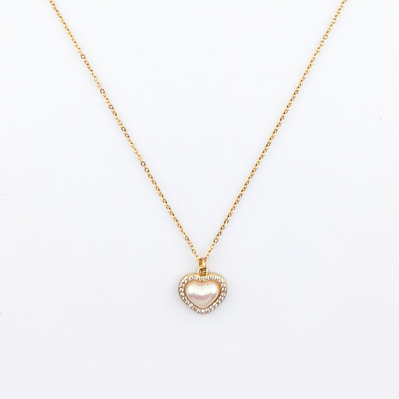 Gold wire, heart pendant with synthetic pearl and cubic zirconia | Hearts Collection – Amor Jewelry 