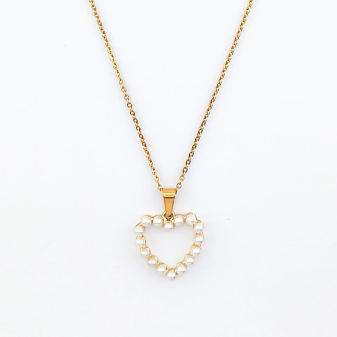 Gold-tone wire, openwork heart pendant with synthetic pearls | Hearts Collection – Amor Jewelry 