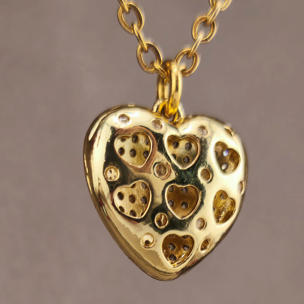 Gold wire, three-dimensional heart pendant studded with cubic zirconia and lace detail on the reverse | Hearts Collection – Amor Jewelry 