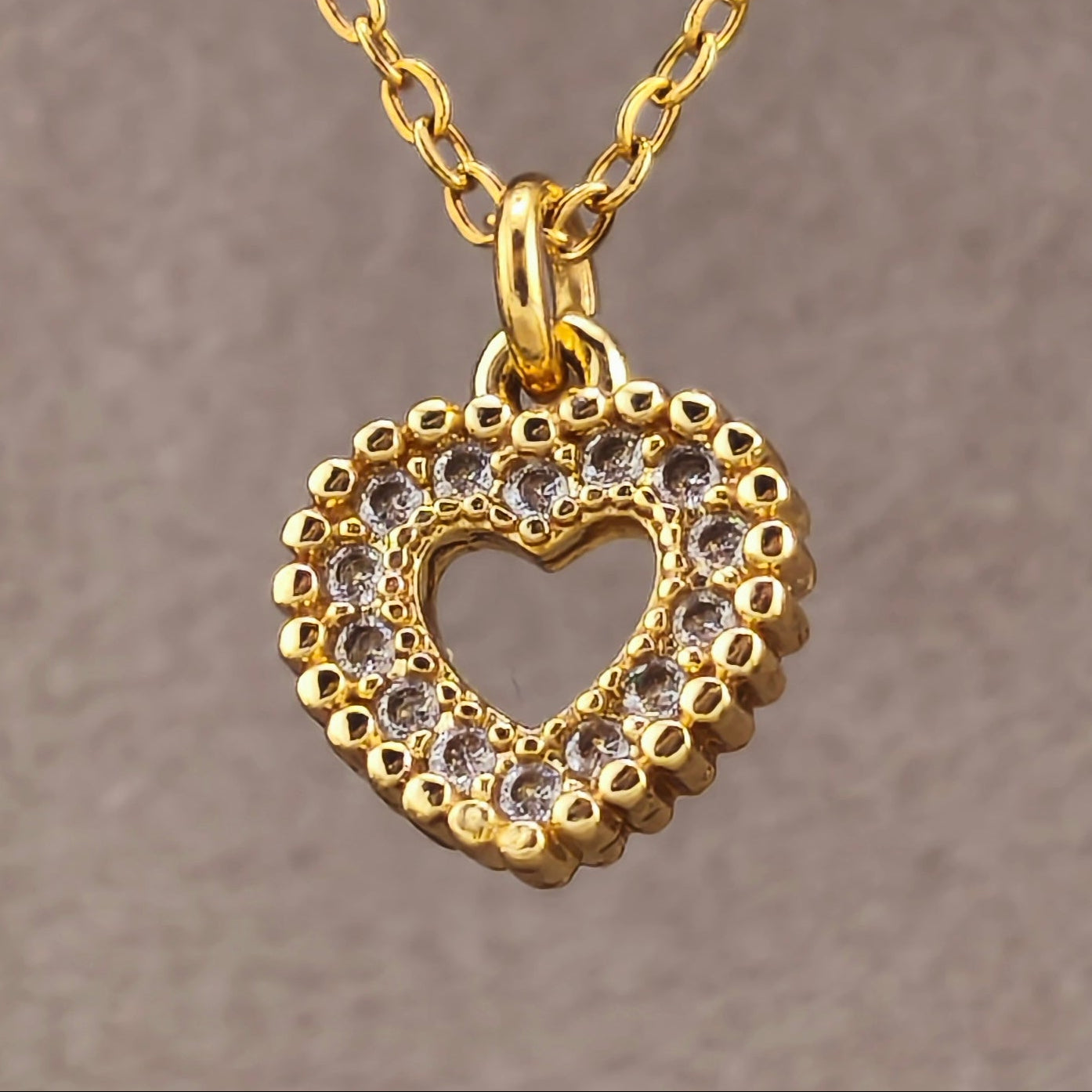 Gold-tone wire, openwork heart pendant with cubic zirconia | Hearts Collection – Amor Jewelry