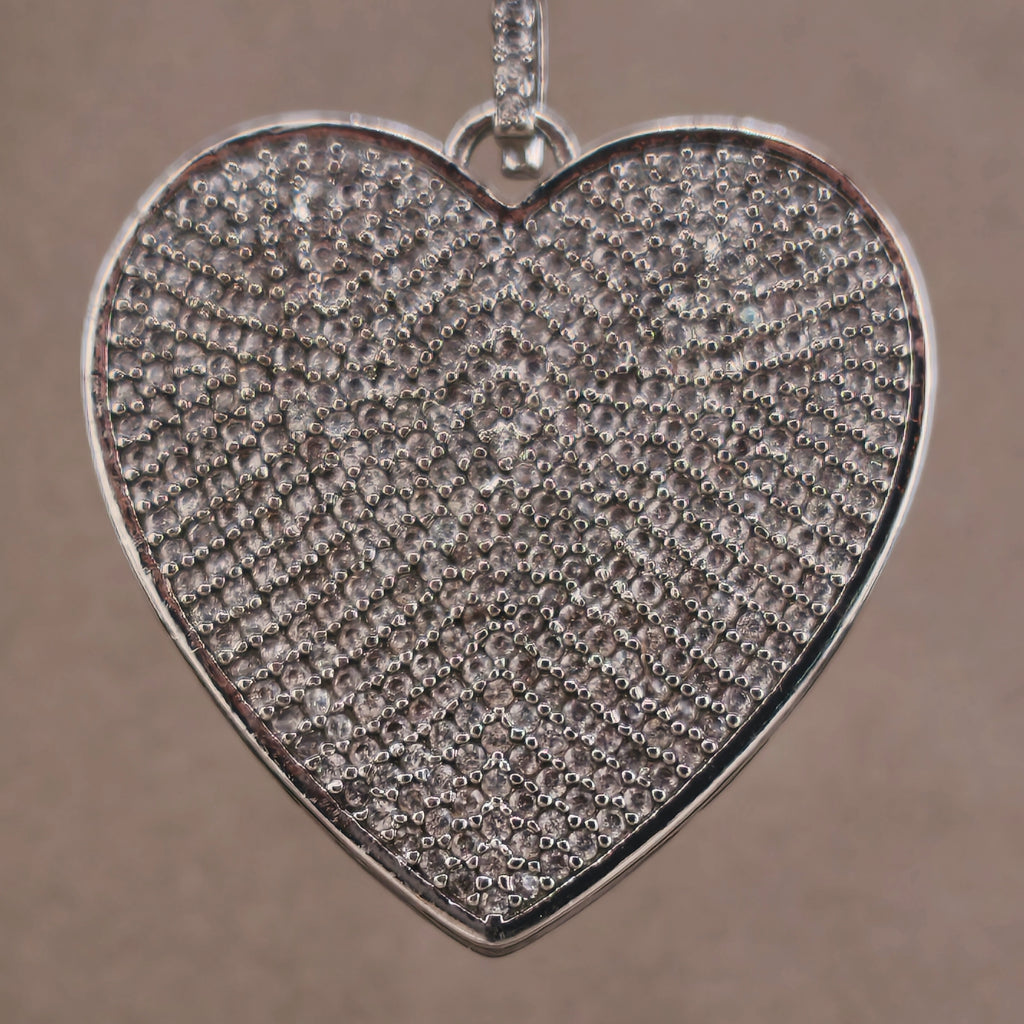 Silver wire, flat heart pendant set with cubic zirconia | Hearts Collection – Amor Jewelry 