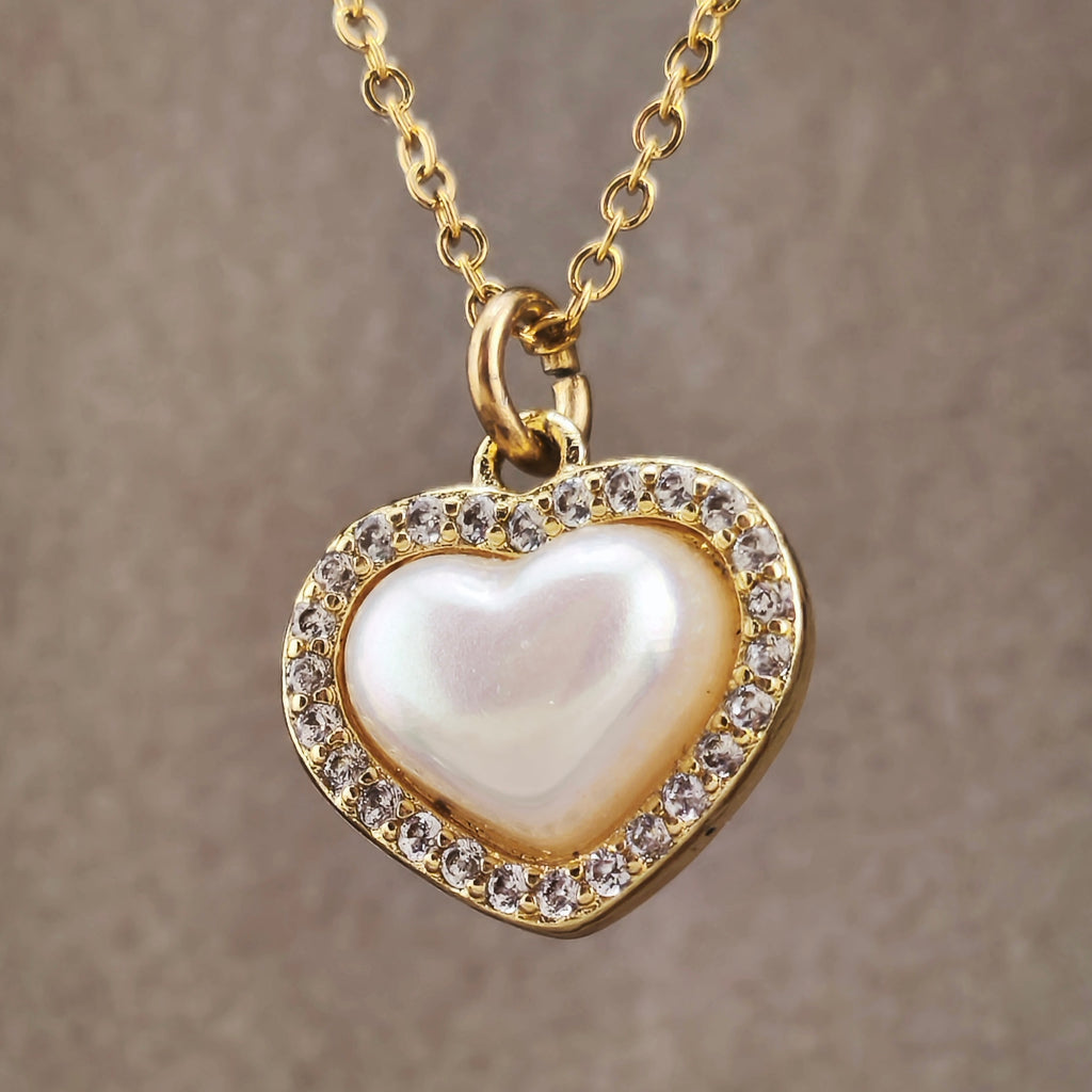 Gold wire, heart pendant with synthetic pearl and cubic zirconia | Hearts Collection – Amor Jewelry 