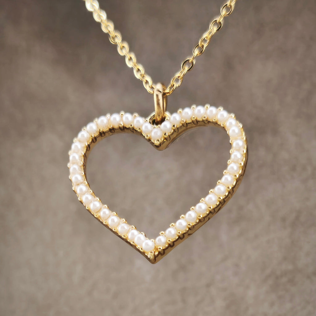 Gold-tone wire, openwork heart pendant with mini synthetic pearls | Hearts Collection – Amor Jewelry 