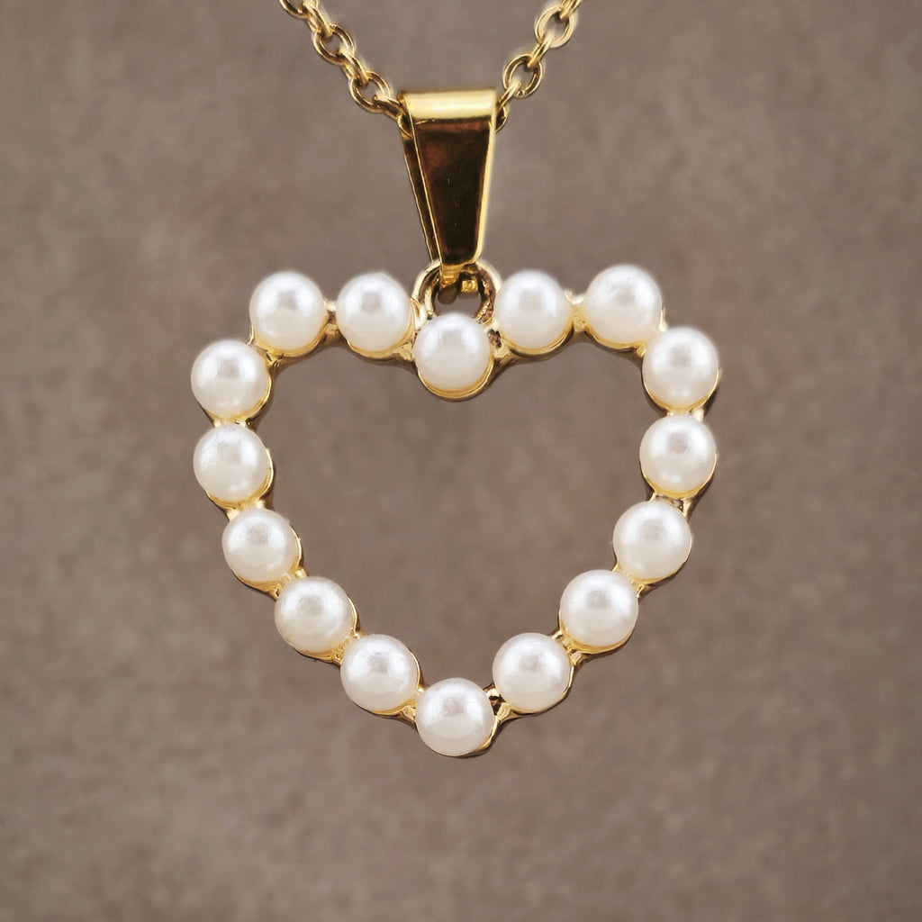 Gold-tone wire, openwork heart pendant with synthetic pearls | Hearts Collection – Amor Jewelry 