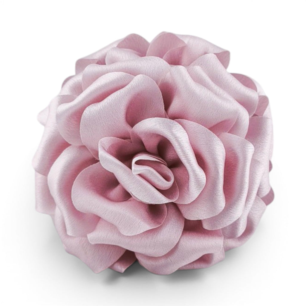 Mola de cabelo flor Peónia de tecido volumosa em cetim · Joias de Cabelo