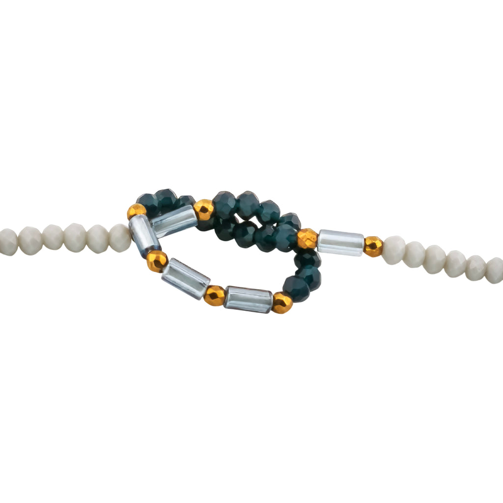 Detalhe da Pulseira Cintilante Halo em cinza-pérola · azul-ardósia · gelo
