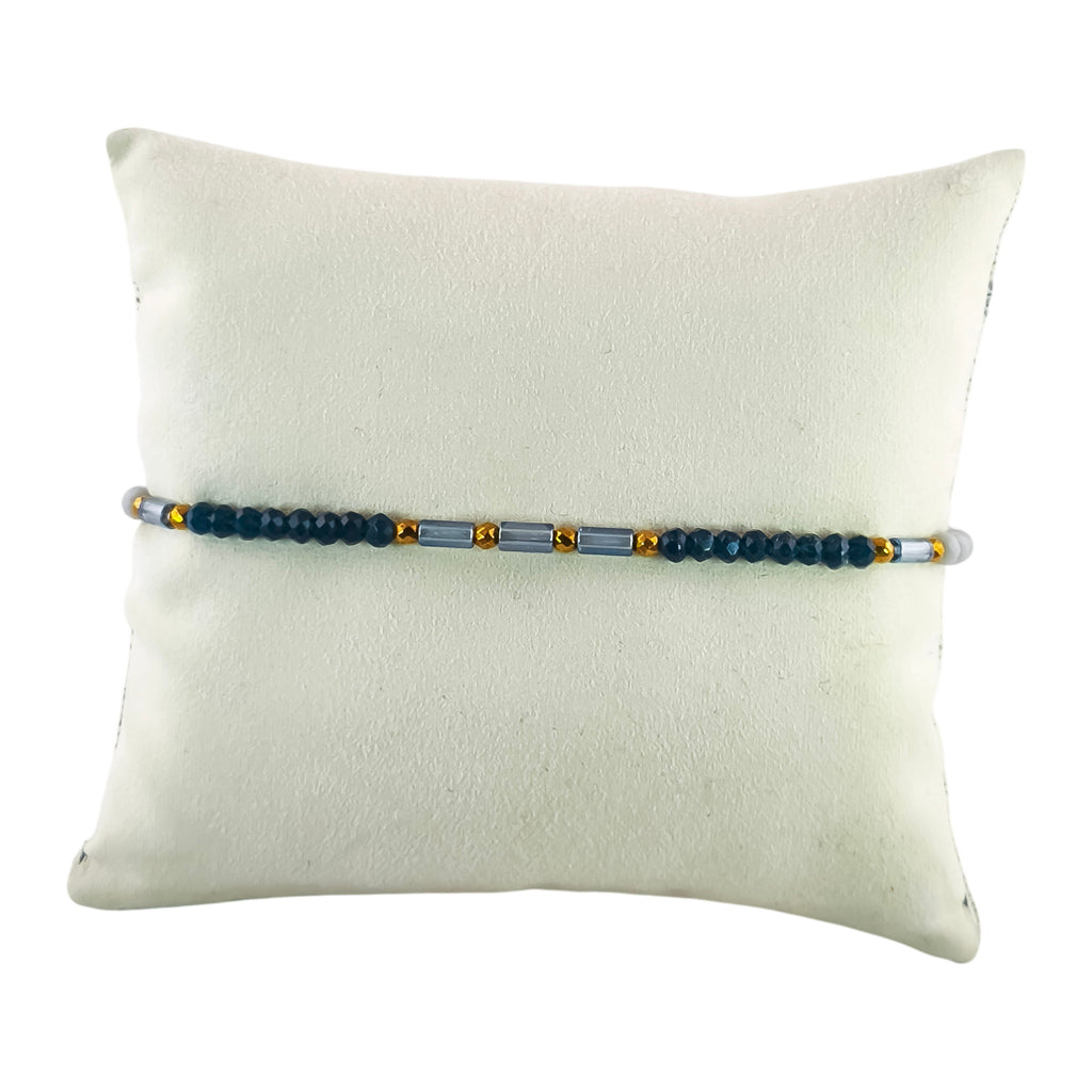 Pulseira Cintilante Halo em cinza-pérola · azul-ardósia · gelo, apresentada em expositor